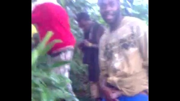 Ces jeunes africains se rendent en forêt pour baiser avec qui ils veulent